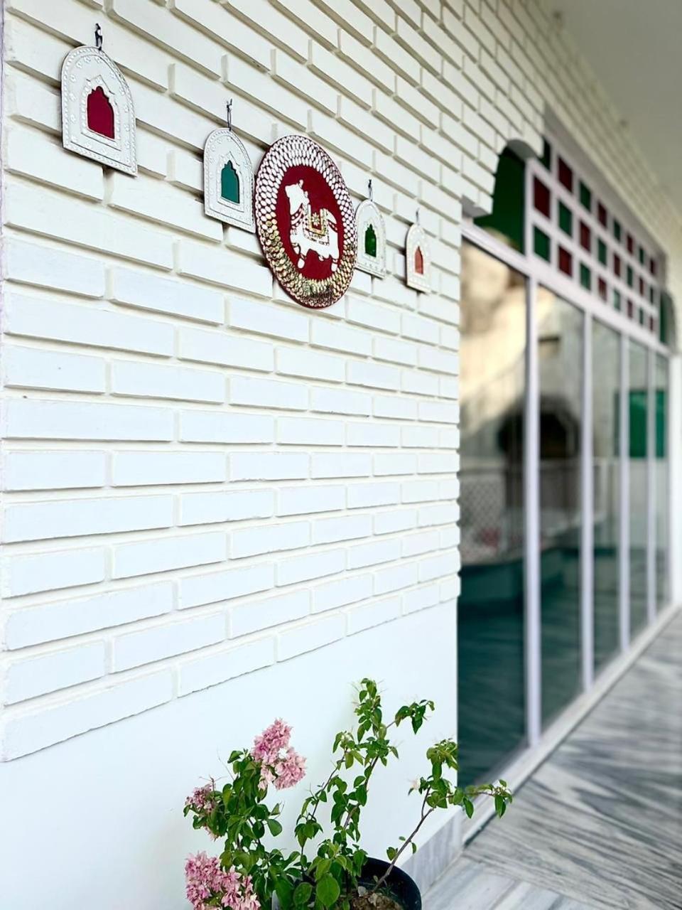 The Nandi International Boutique Homestay Varanasi Exterior foto