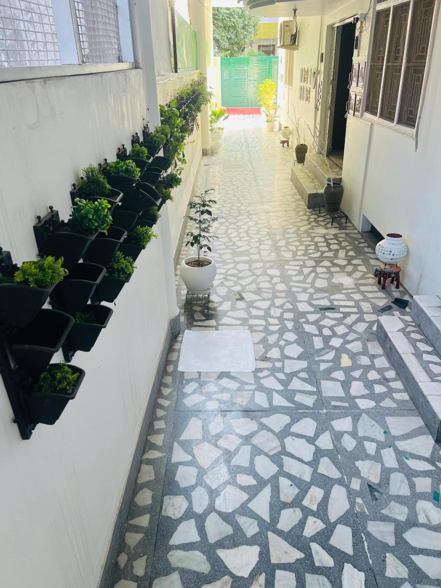 The Nandi International Boutique Homestay Varanasi Exterior foto